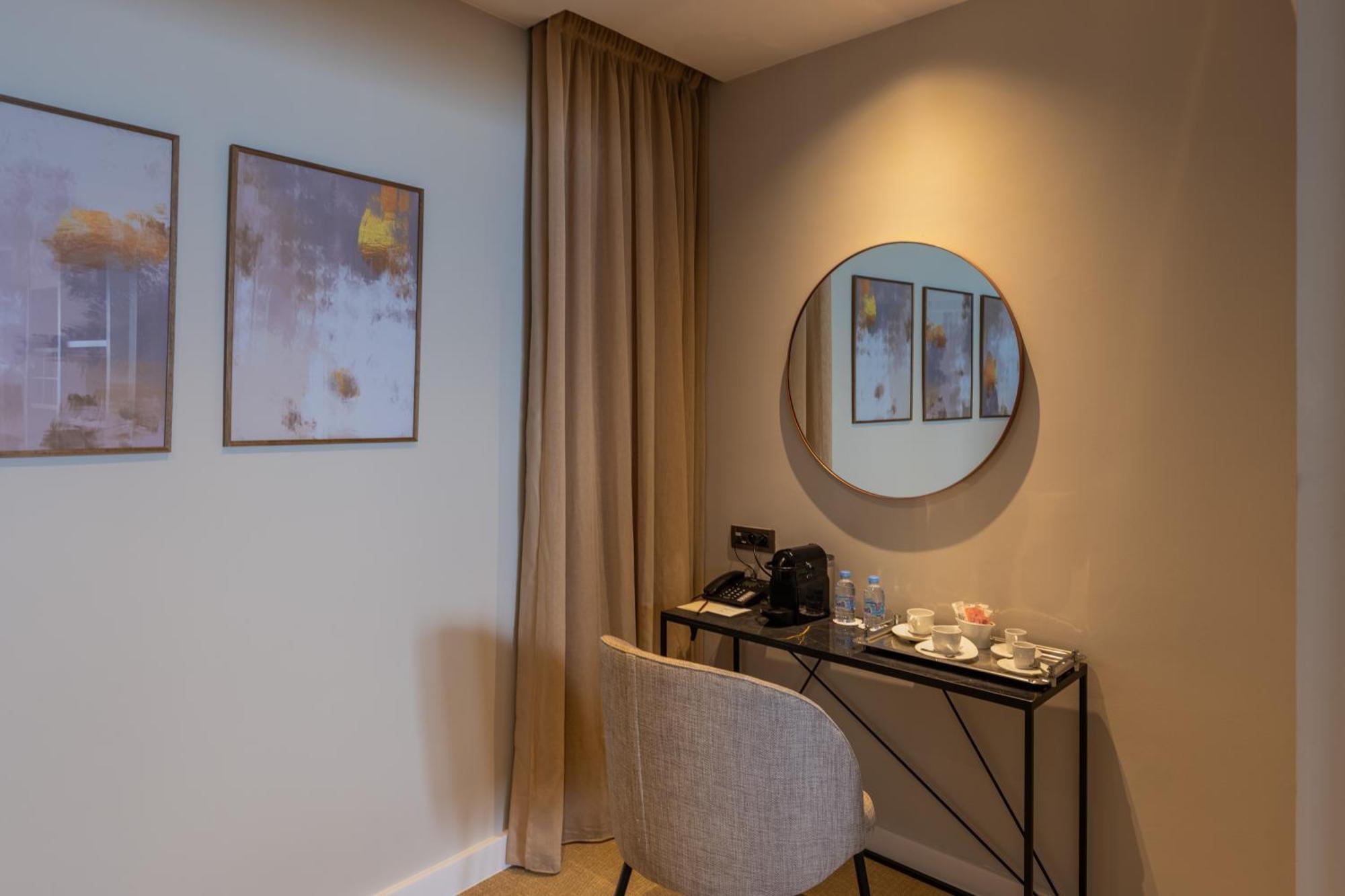 Executive Suite King Size Bed Sea View