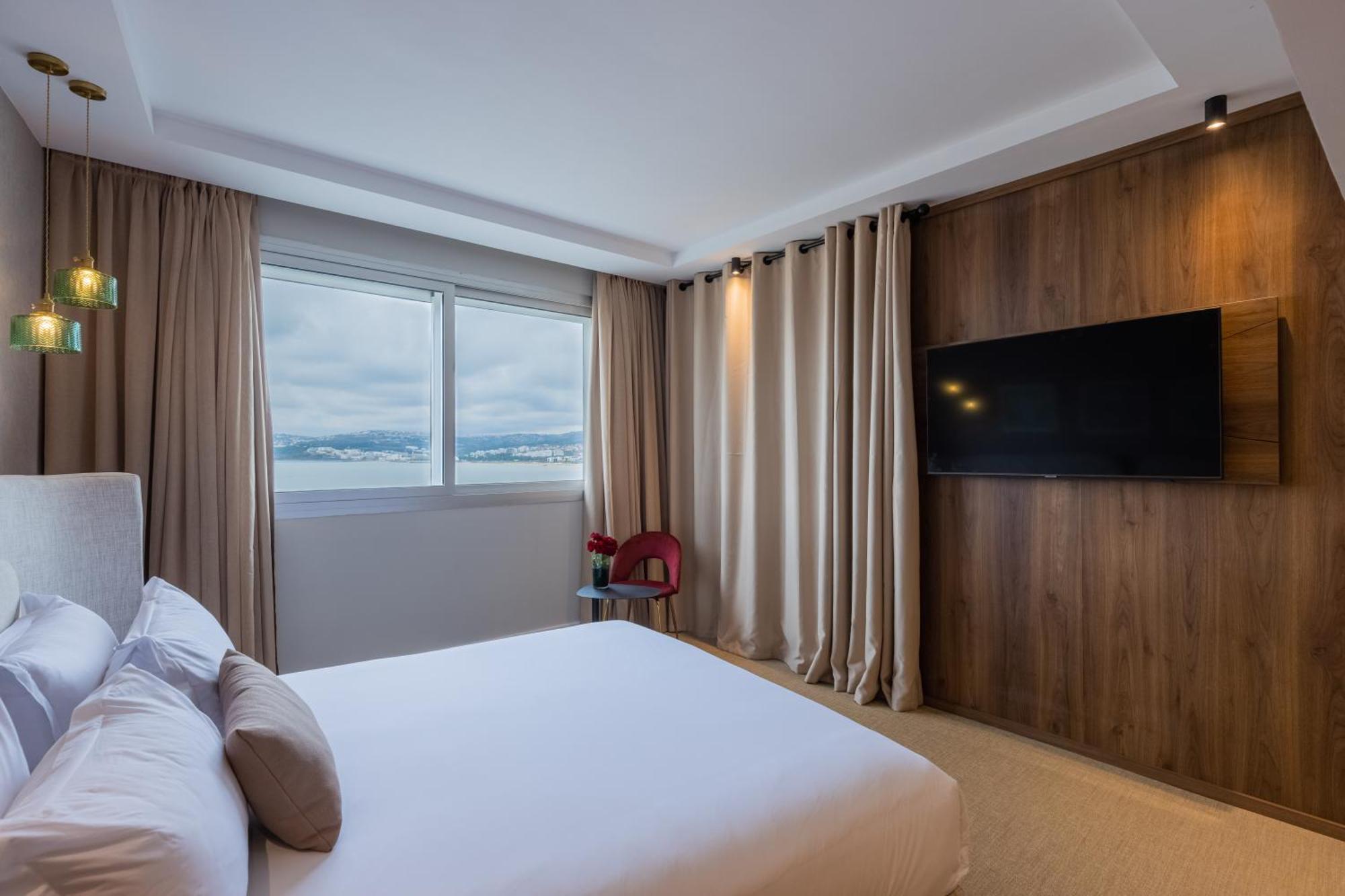 Executive Suite King Size Bed Sea View