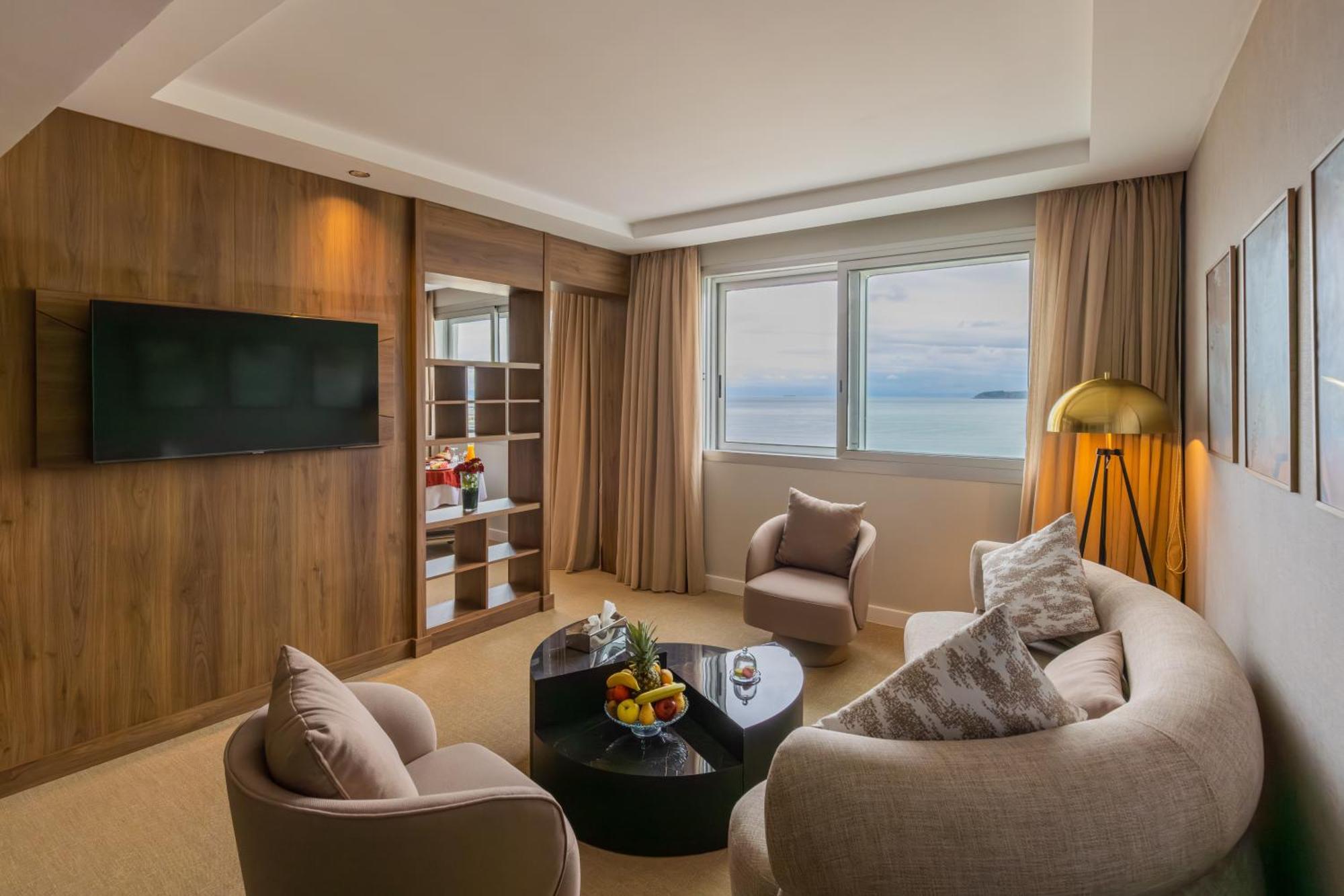 Executive Suite King Size Bed Sea View